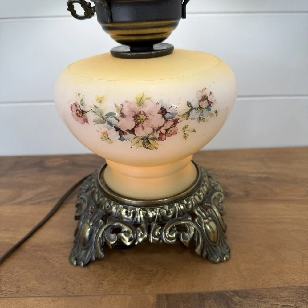 VTG Floral Hurricane Lamp Gone With The Wind Hollywood Regency 3-Way Brass *Flaw